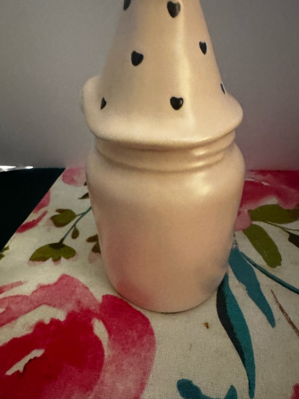 Rae Dunn CANDY HEARTS Gnome Topper Valentines Day Canister / Artisan Collection - Picture 5 of 13